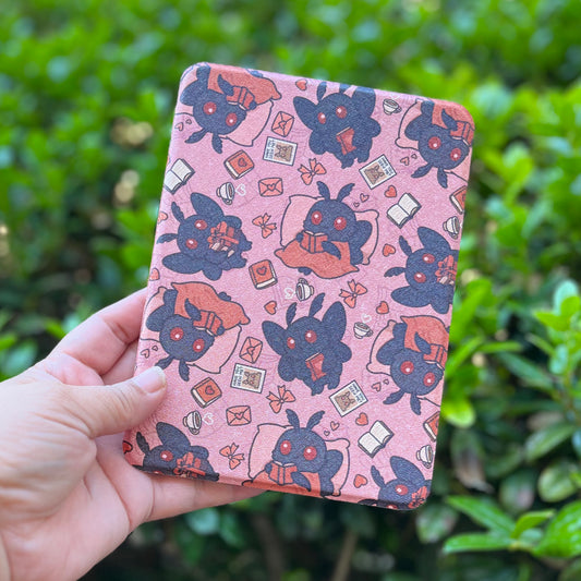 7" Mothman Reads a book Kindle case for Colorsoft and Paperwhite 12th Gen. magnetic case with clear back, removable back with handle
