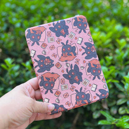 7" Mothman Reads a book Kindle case for Colorsoft and Paperwhite 12th Gen. magnetic case with clear back, removable back with handle