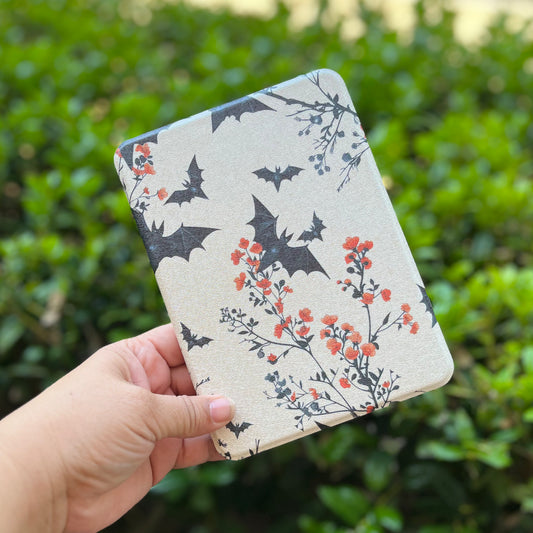 7" Bats in the Night Kindle case for Colorsoft and Paperwhite 12th Gen. magnetic case with clear back, removable back with handle