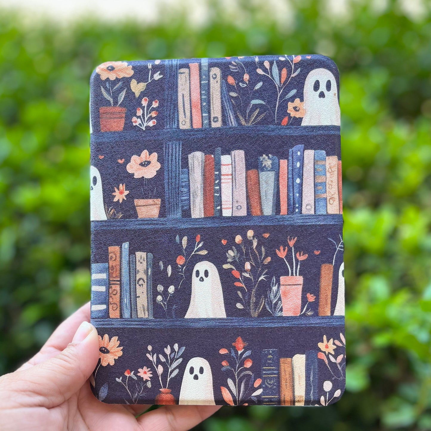 7" Ghostie Bookshelf Kindle case for Colorsoft and Paperwhite 12th Gen. magnetic case with clear back, removable back with handle