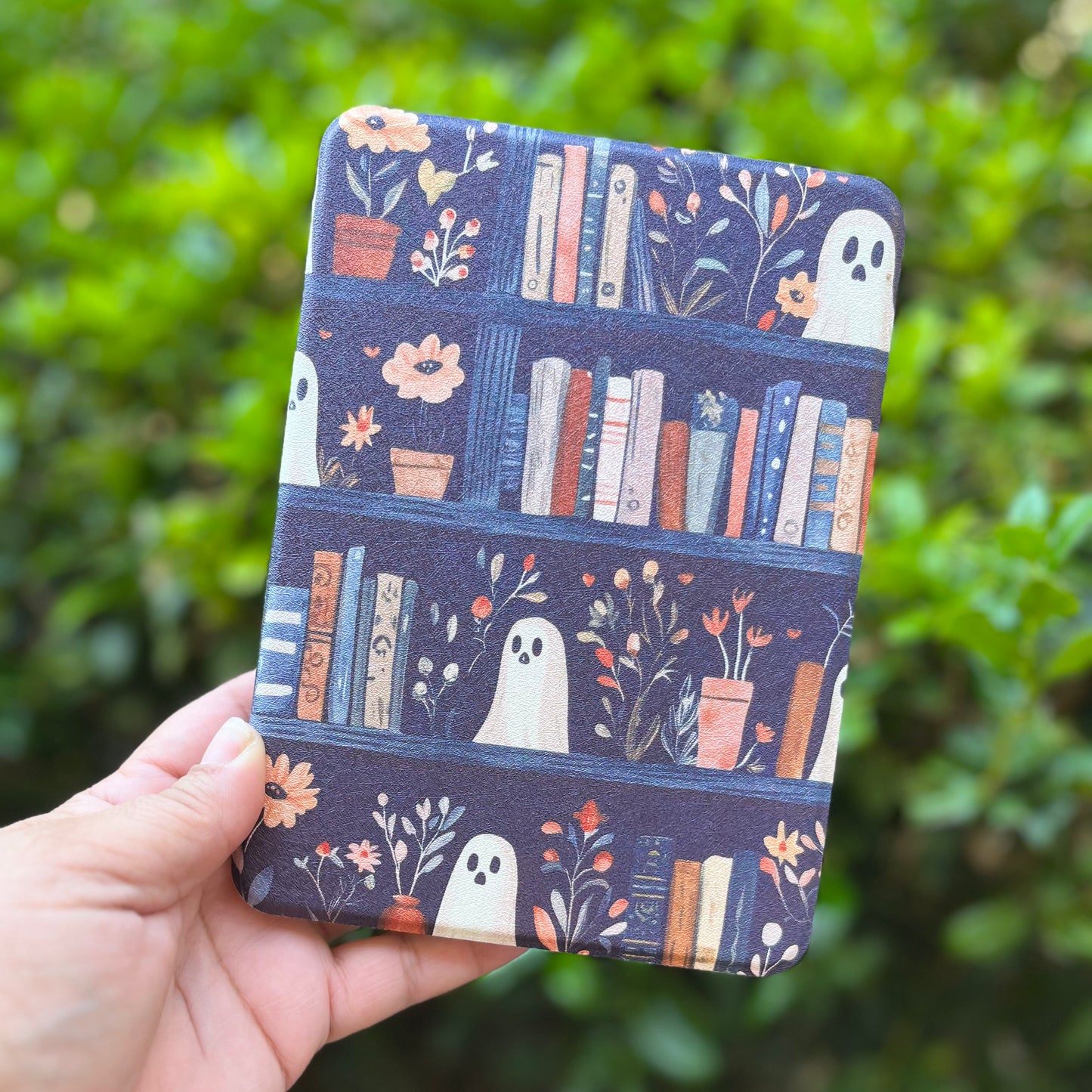 7" Ghostie Bookshelf Kindle case for Colorsoft and Paperwhite 12th Gen. magnetic case with clear back, removable back with handle