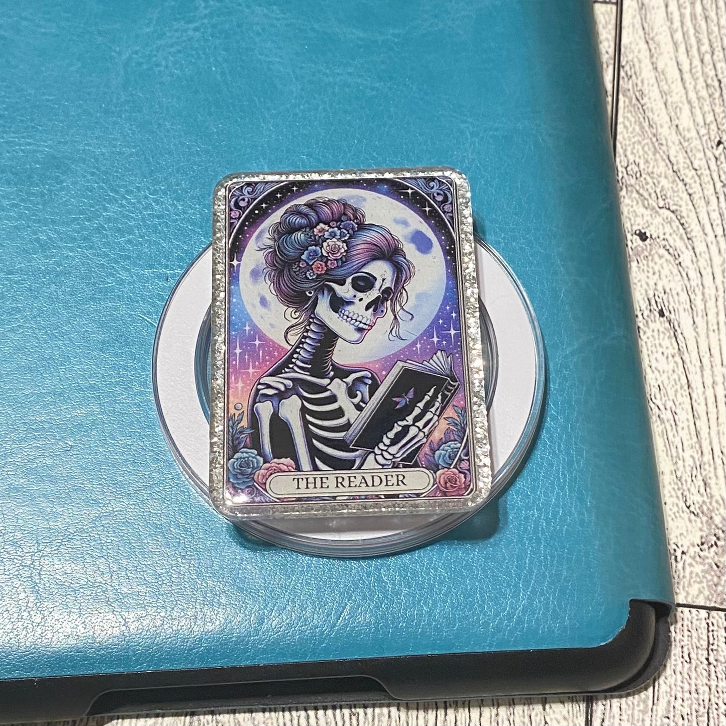 The Reader Tarot Card Magnetic Grip