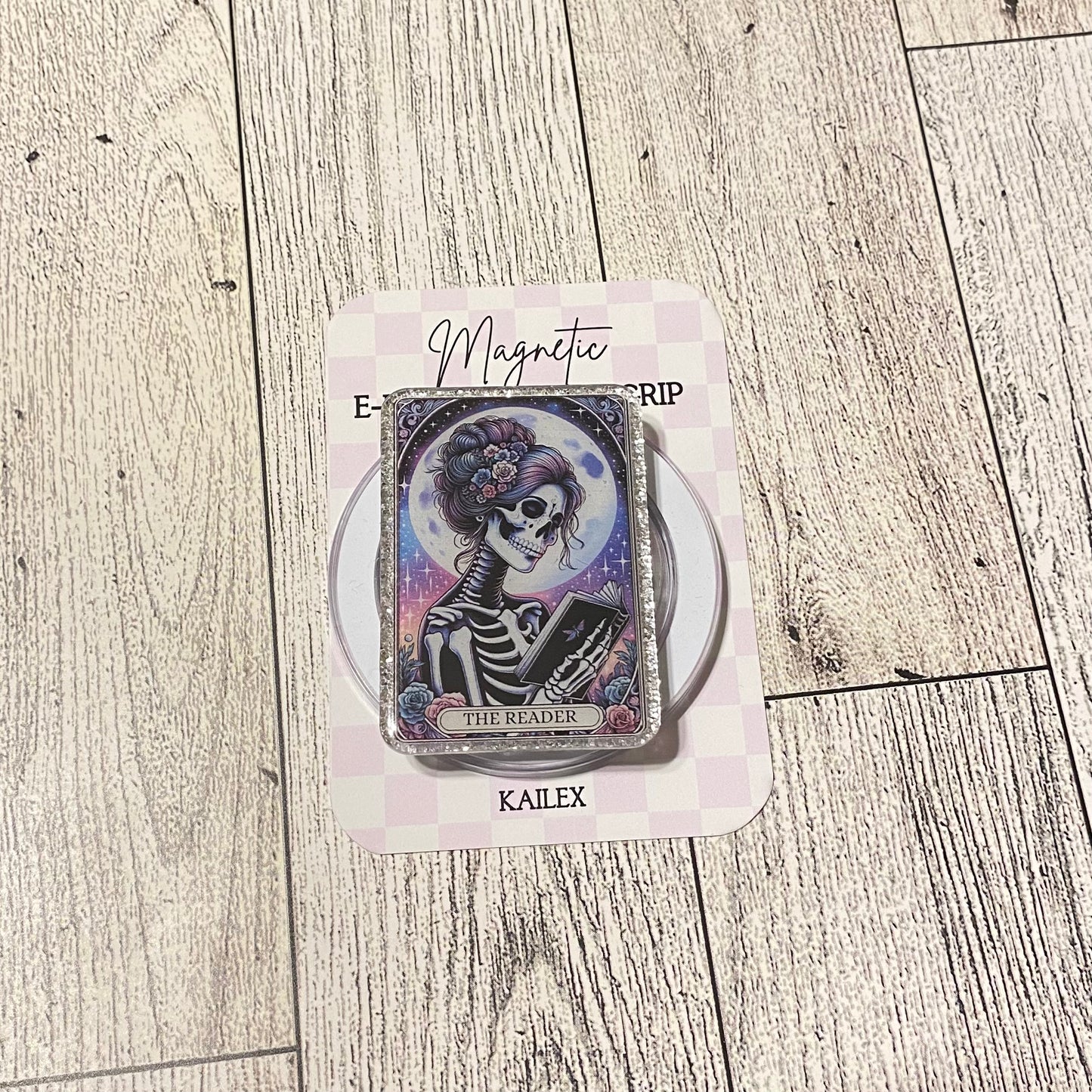 The Reader Tarot Card Magnetic Grip