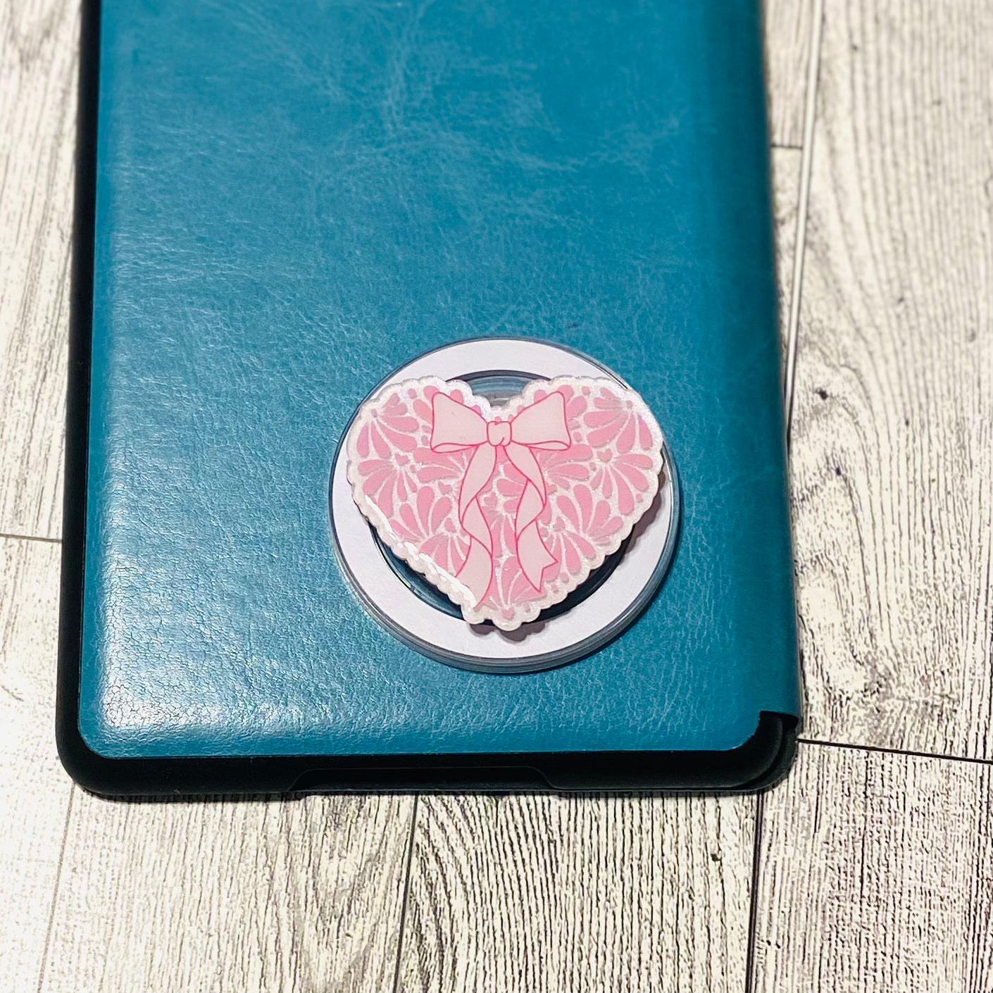 Pink concha heart E-Reader, Phone Grip for all Devices Magnetic Grip