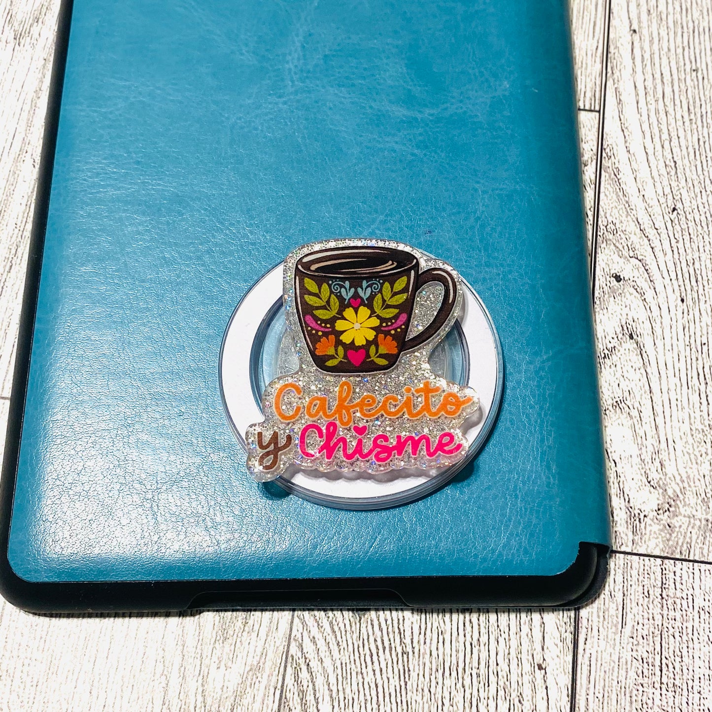 Cafecito y chisme with coffee cup E-Reader, Phone Grip for all Devices Magnetic Grip