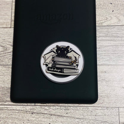 Magnetic e-reader phone grip with cat design
