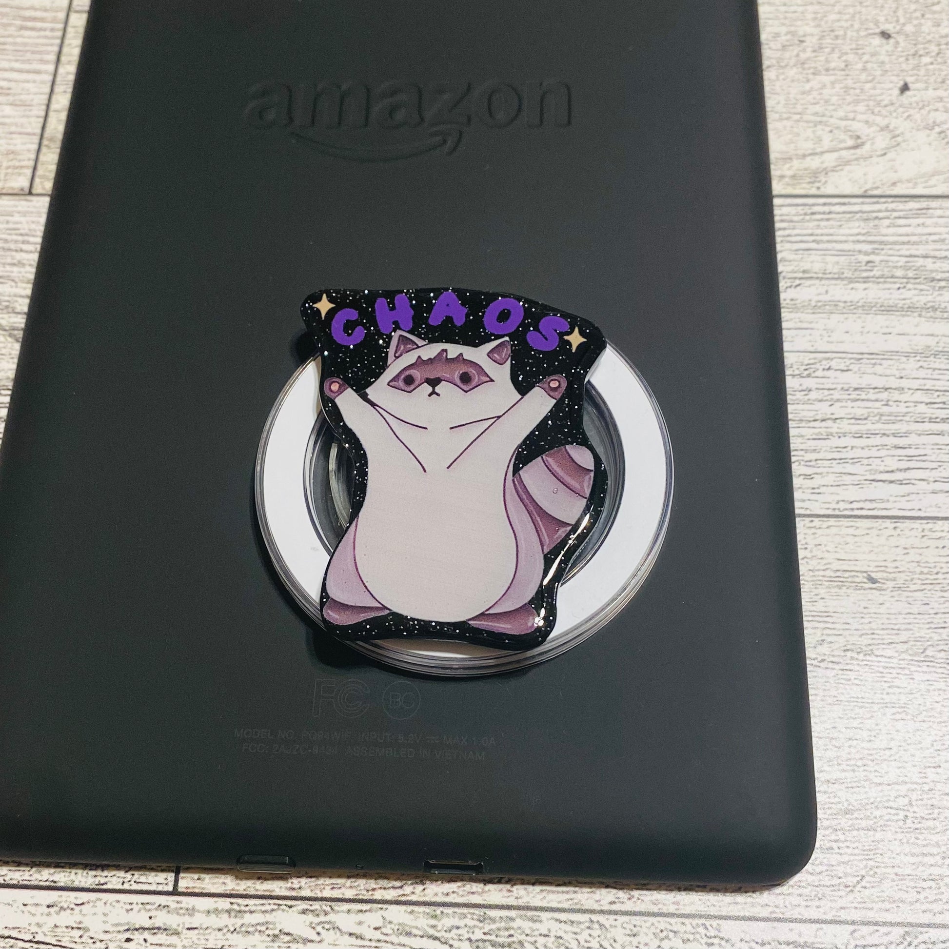 Magnetic e-reader phone grip with cat design