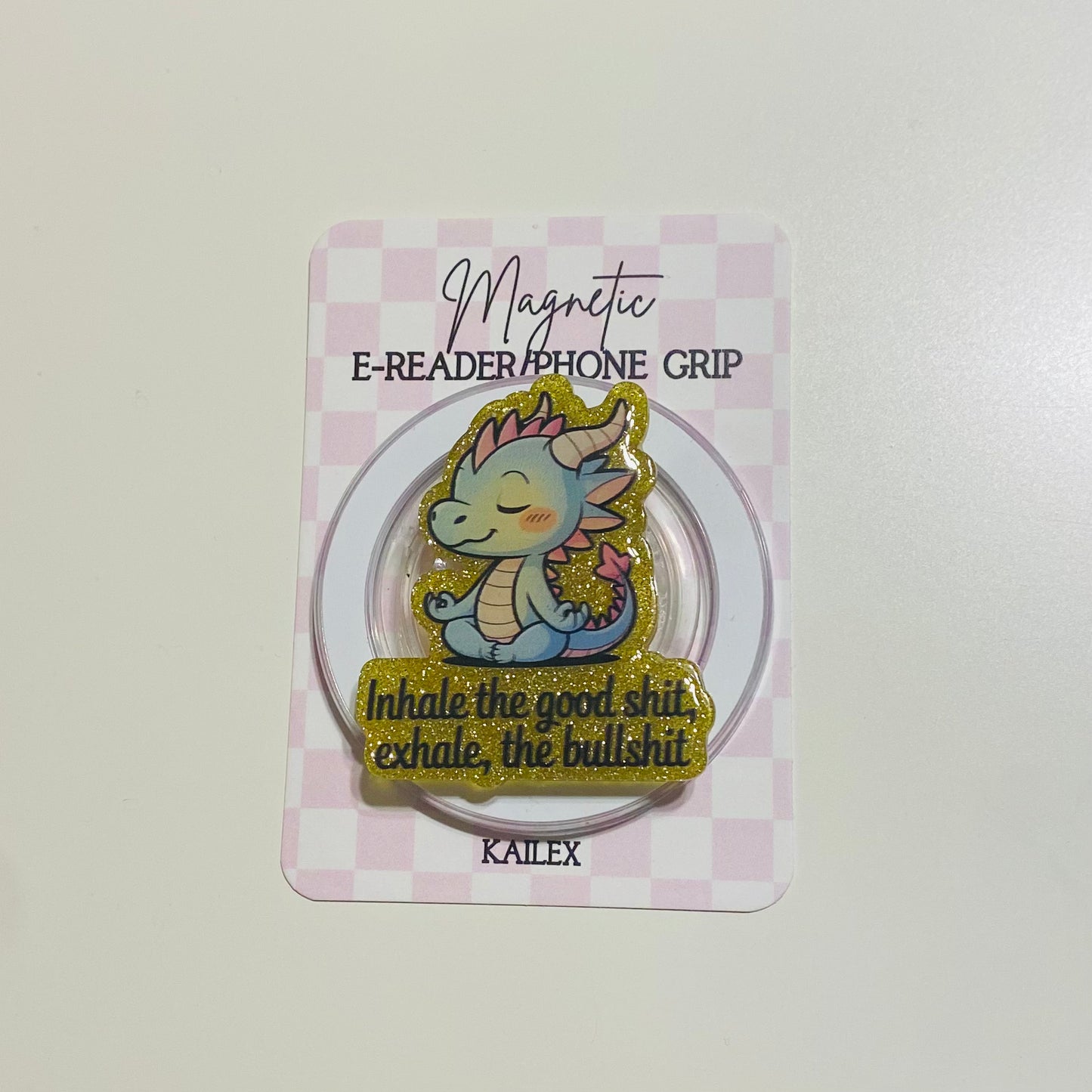 Magnetic e-reader phone grip with dragon design on a checkered card