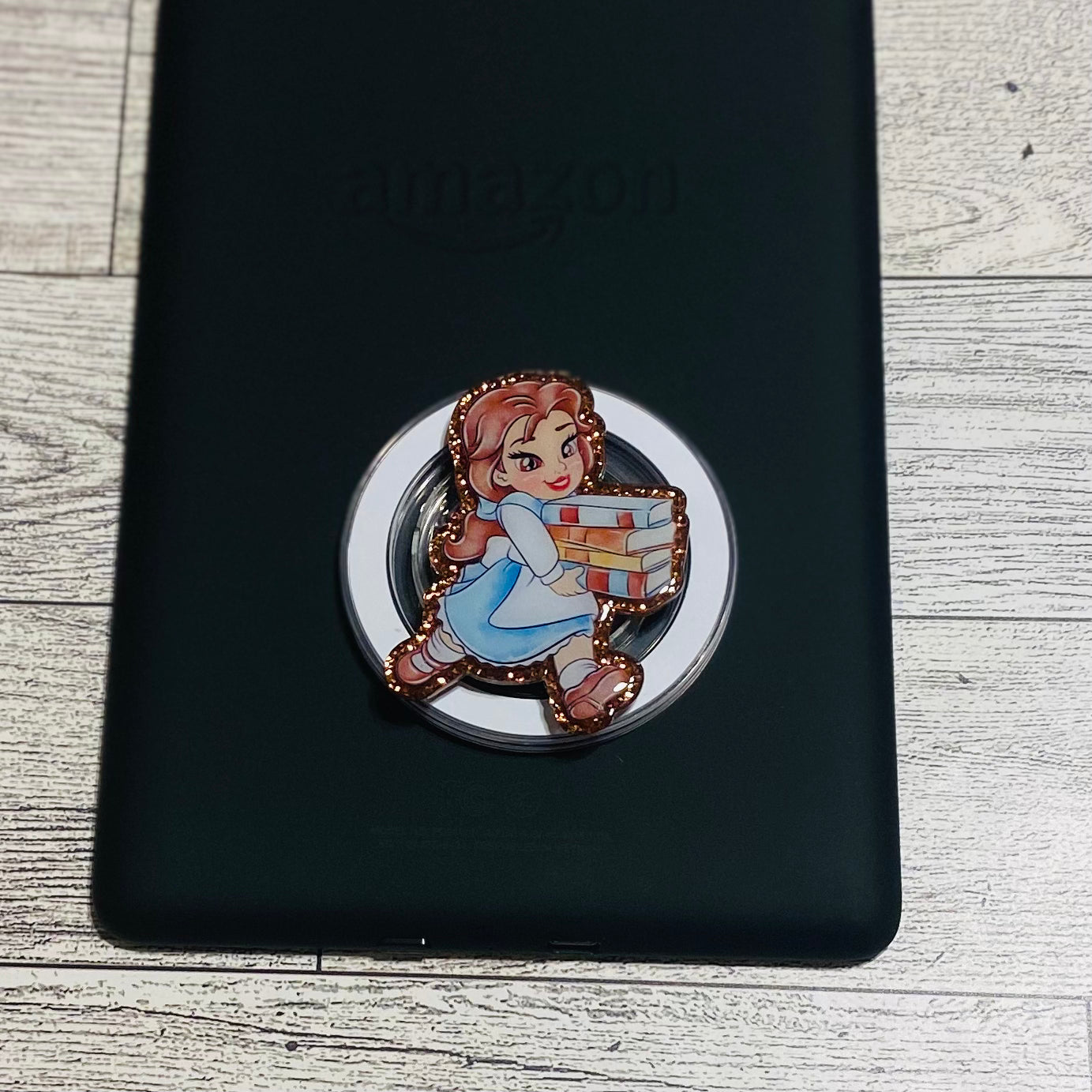 Magnetic e-reader phone grip with character design