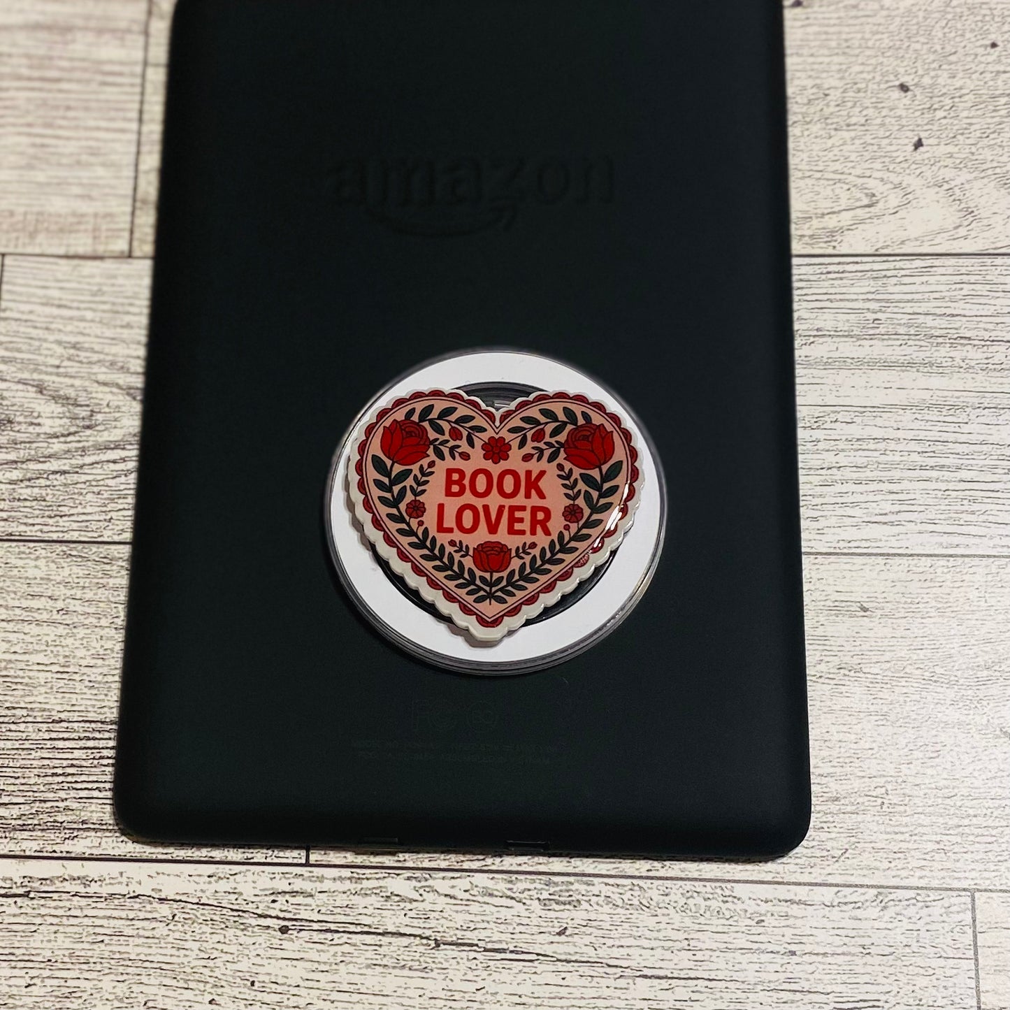 Heart-shaped 'Book Lover' grip 