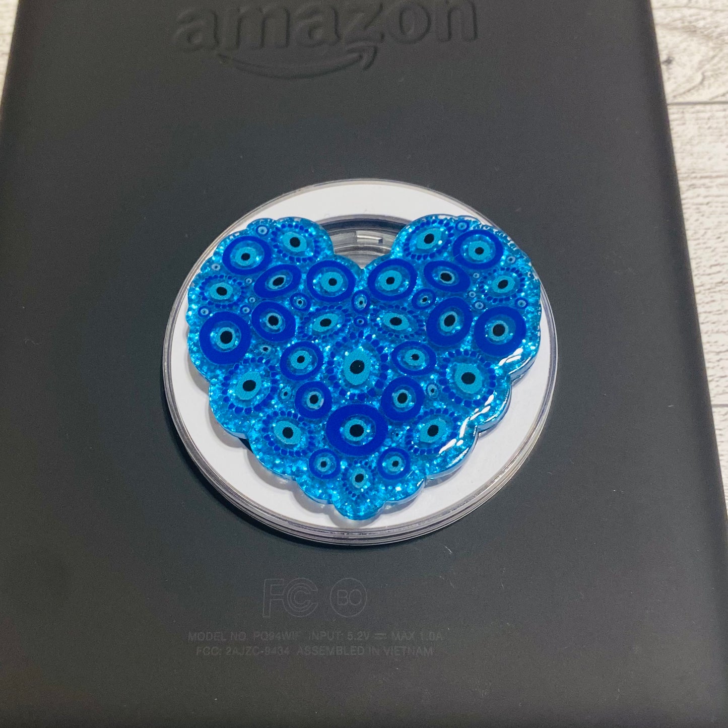 Blue heart-shaped magnetic e-reader phone grip