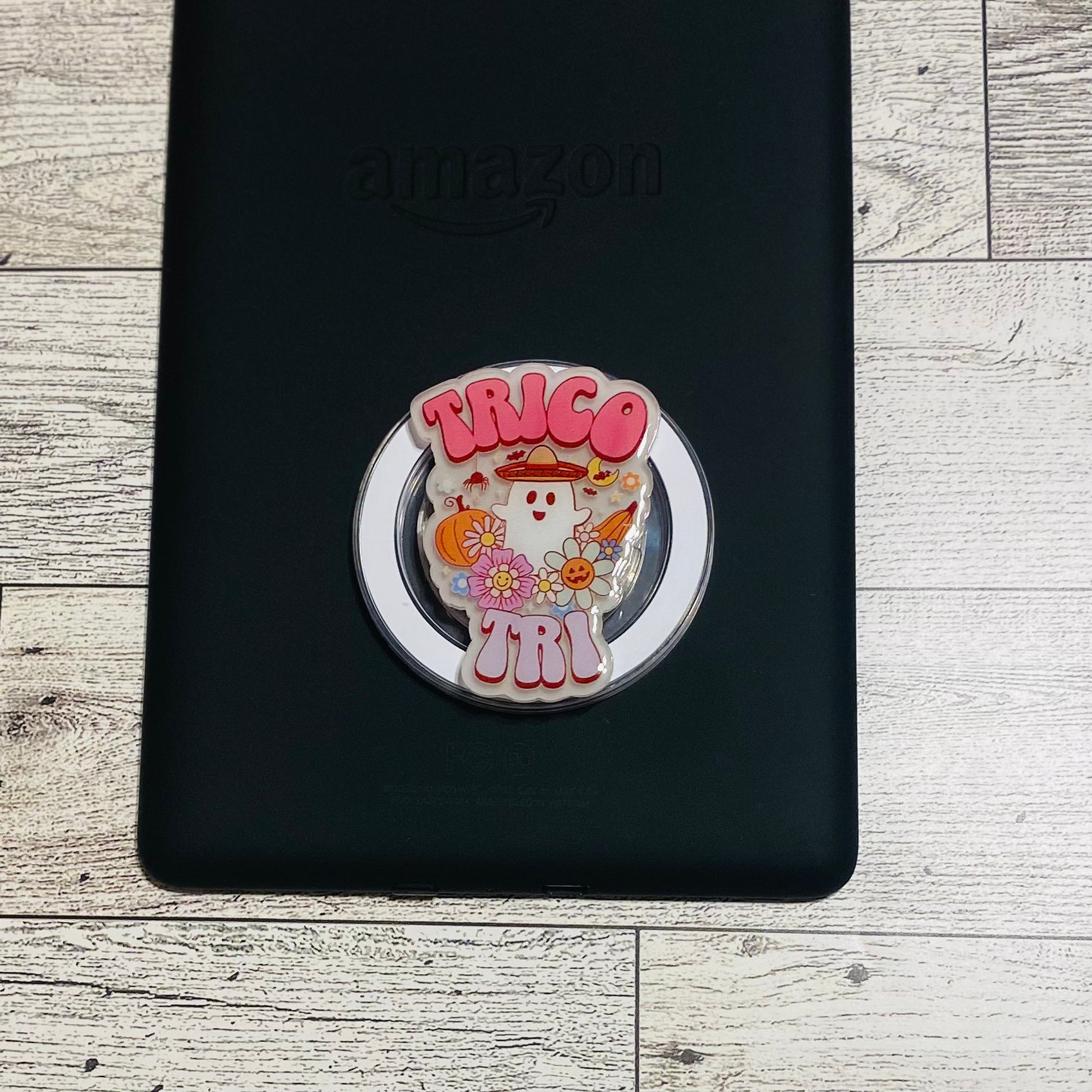 Magnetic e-reader phone grip with cartoon design 