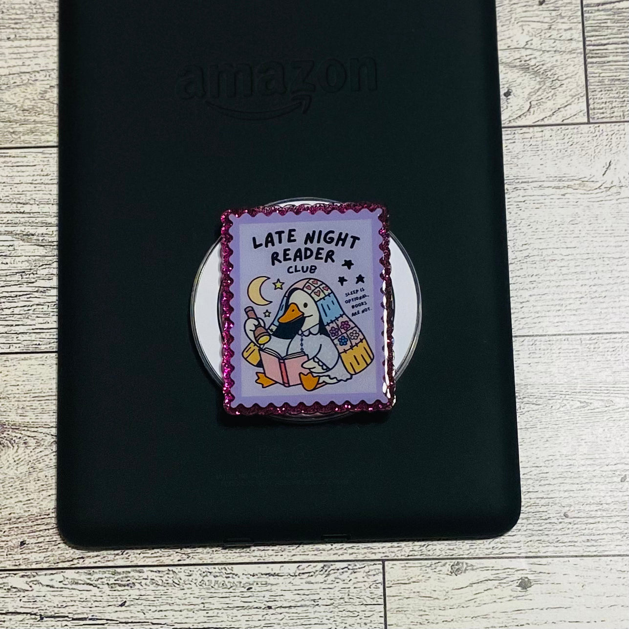 Magnetic e-reader phone grip with cartoon duck design 