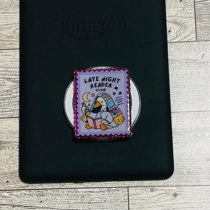 Magnetic e-reader phone grip with cartoon duck design 
