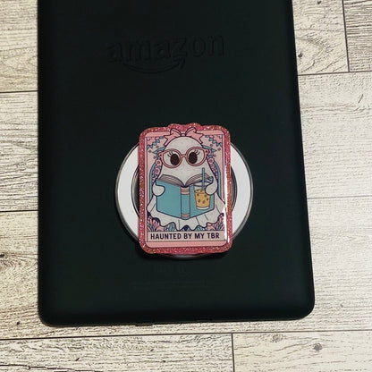 Magnetic e-reader book grip with cartoon character