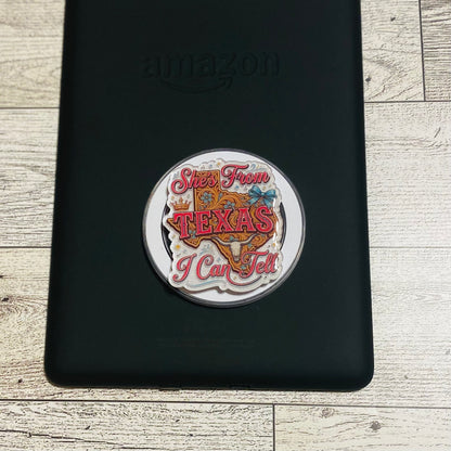 Magnetic e-reader phone grip with 'She's from Texas I can tell' design