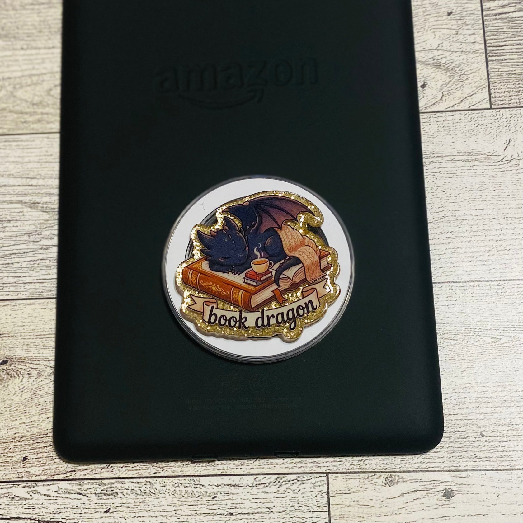  Magnetic e-reader phone grip with 'book dragon' design 