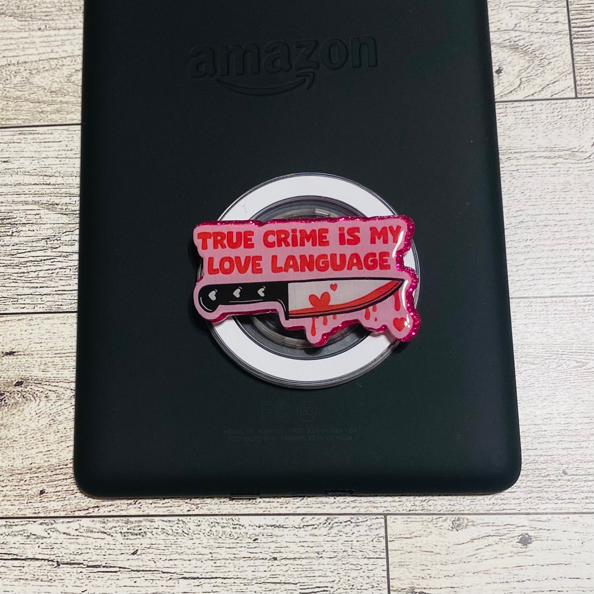 Magnetic e-reader phone grip with knife design and text