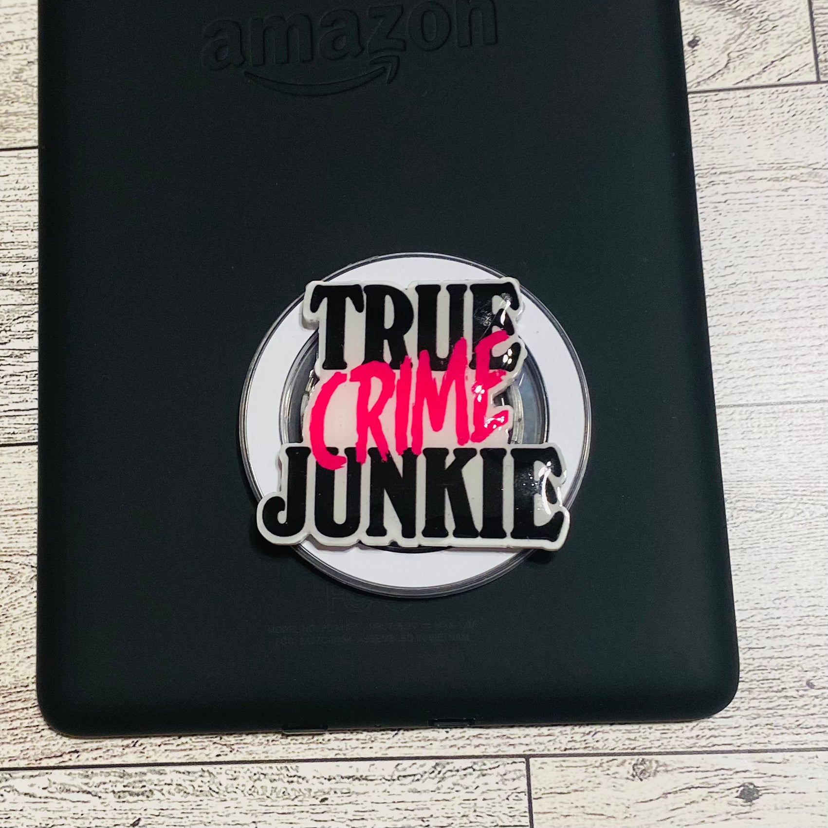 Magnetic e-reader phone grip with 'True Crime Junkie' 
