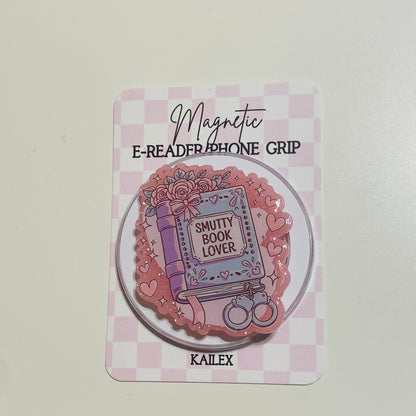Magnetic e-reader phone grip with decorative design on a checkered card