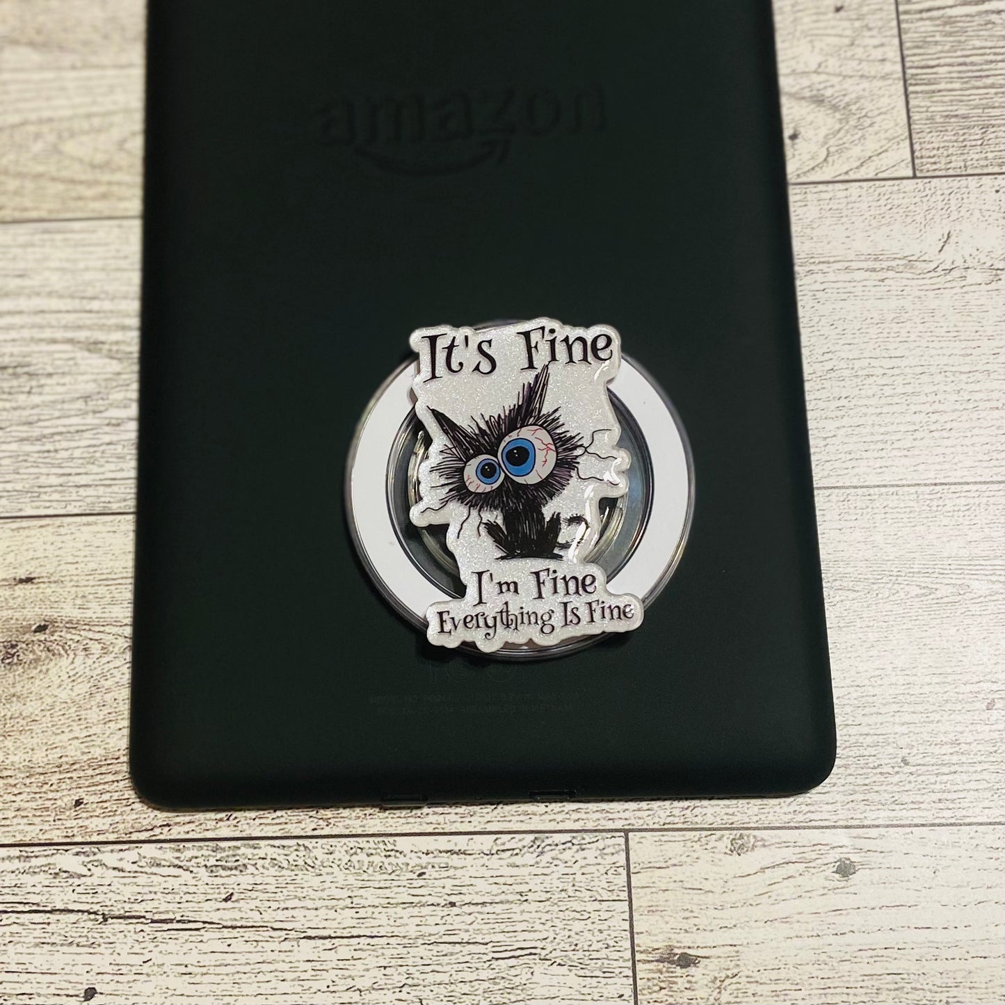 Magnetic e-reader phone grip with cartoon cat design 