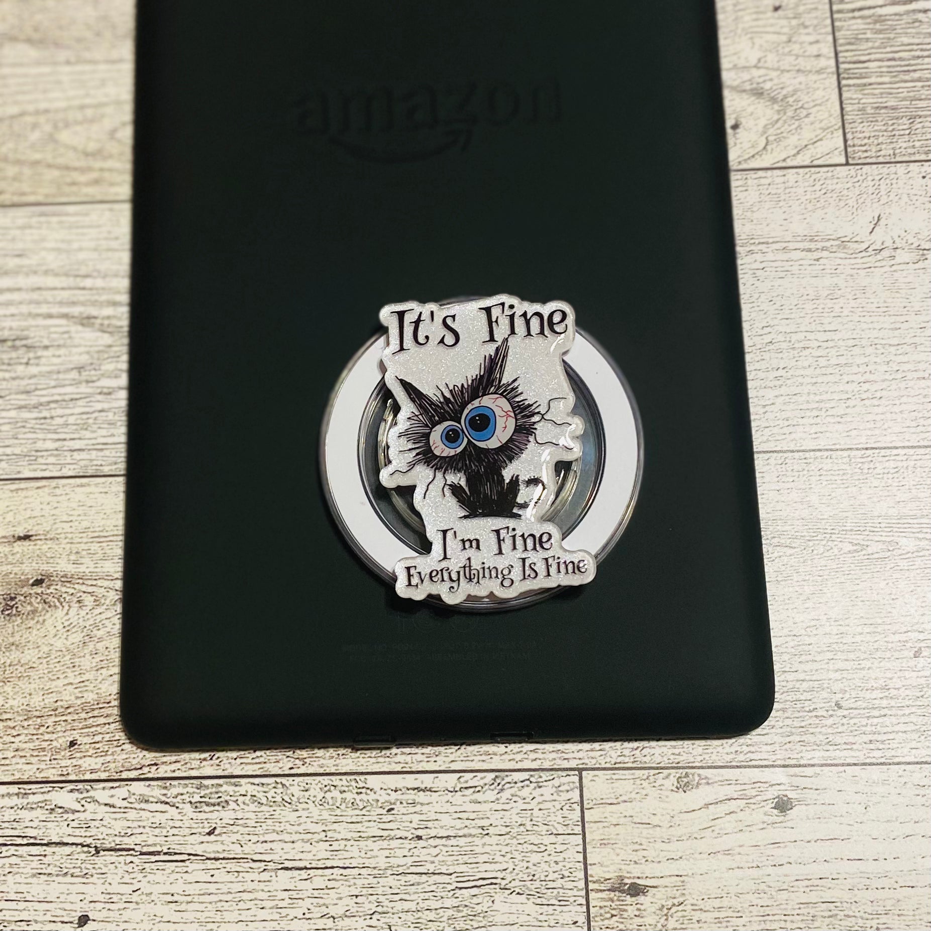 Magnetic e-reader phone grip with cartoon cat design 