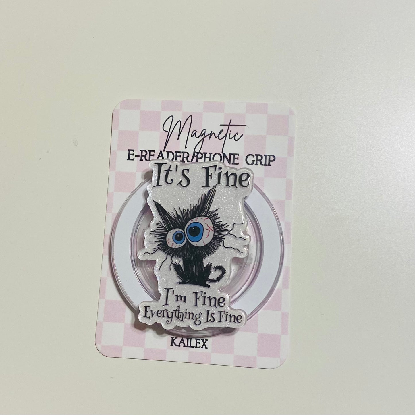 Magnetic e-reader phone grip with cartoon cat design on a pink checkered card