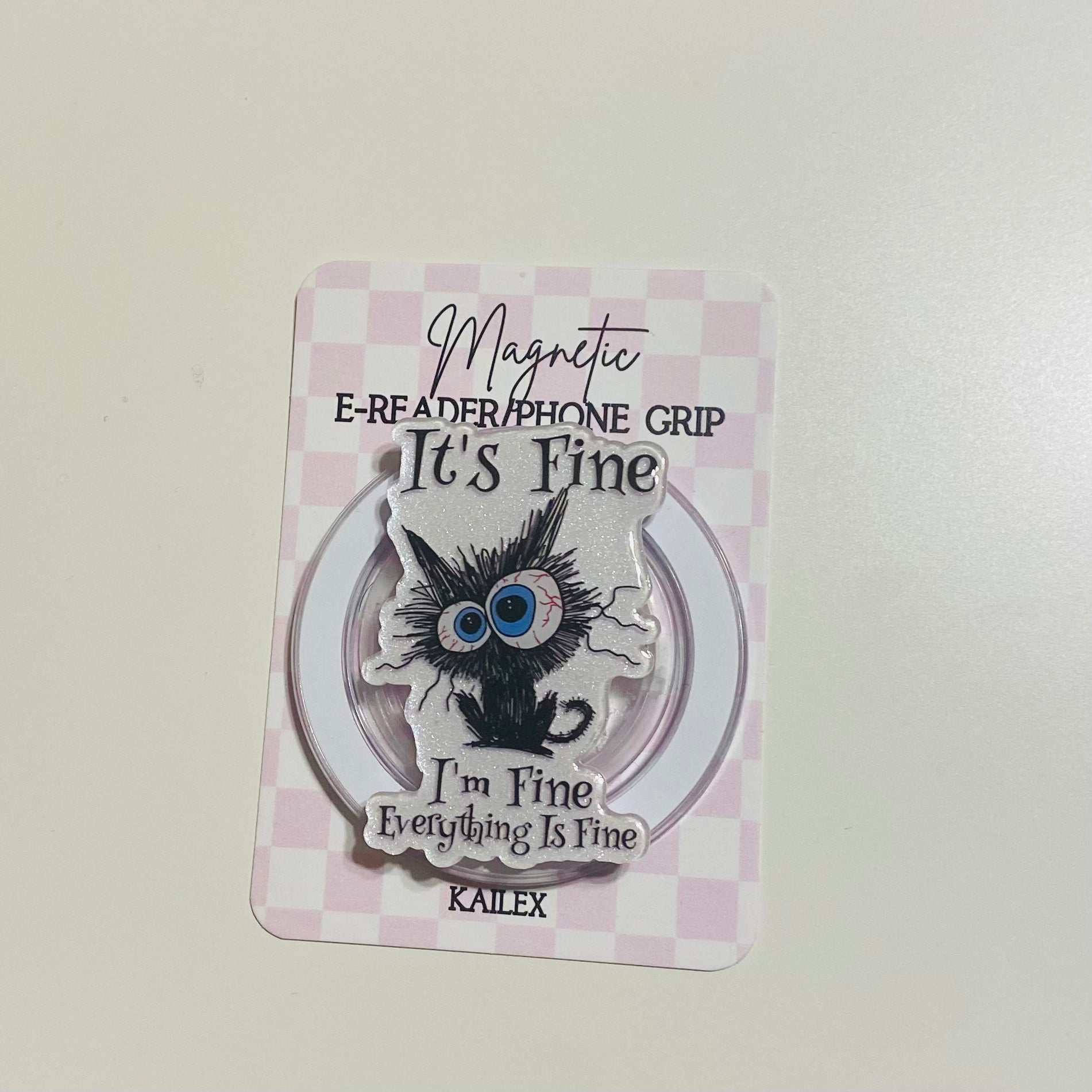 Magnetic e-reader phone grip with cartoon cat design on a pink checkered card