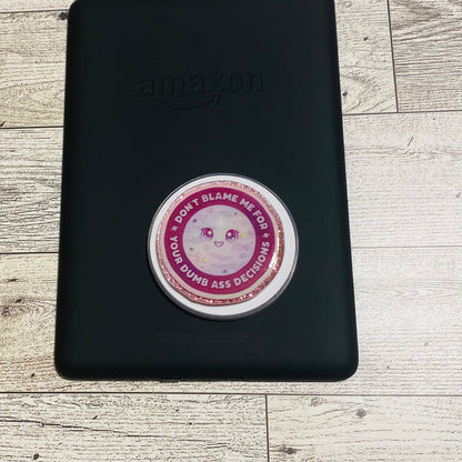 Magnetic e-reader phone grip 