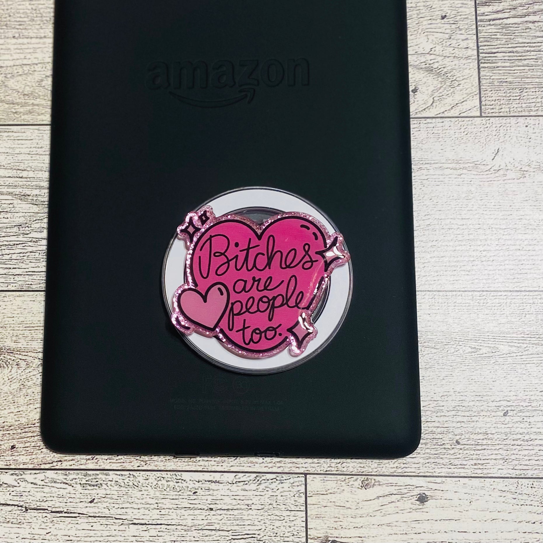 Pink magnetic e-reader phone grip with text 