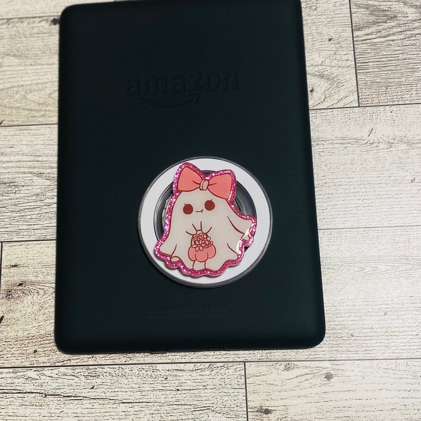 Magnetic e-reader/phone grip with cartoon character 