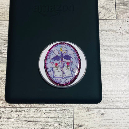 Magnetic e-reader phone grip