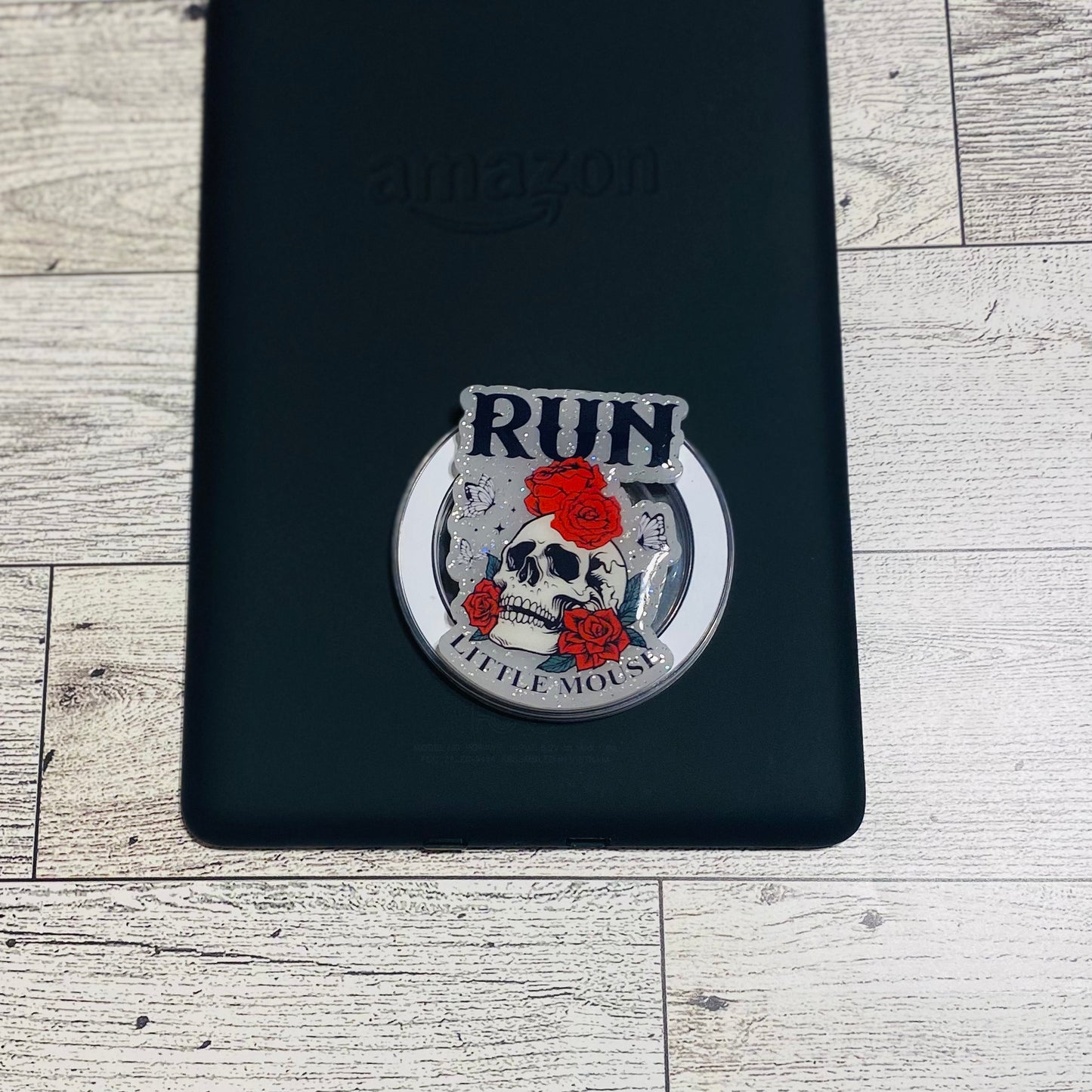 Run Little Mouse E-Reader, Phone Grip for all Devices - Magnetic
