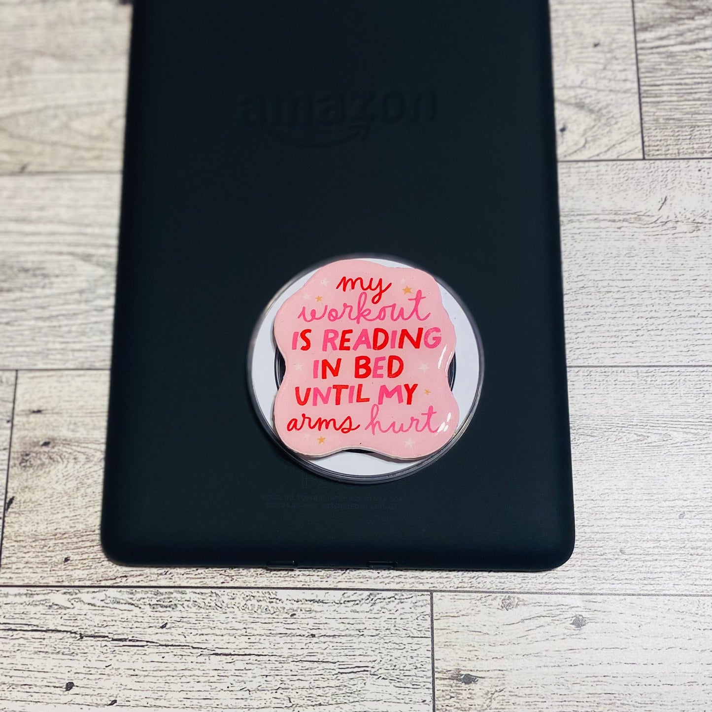 Magnetic e-reader/phone grip with pink design and text 