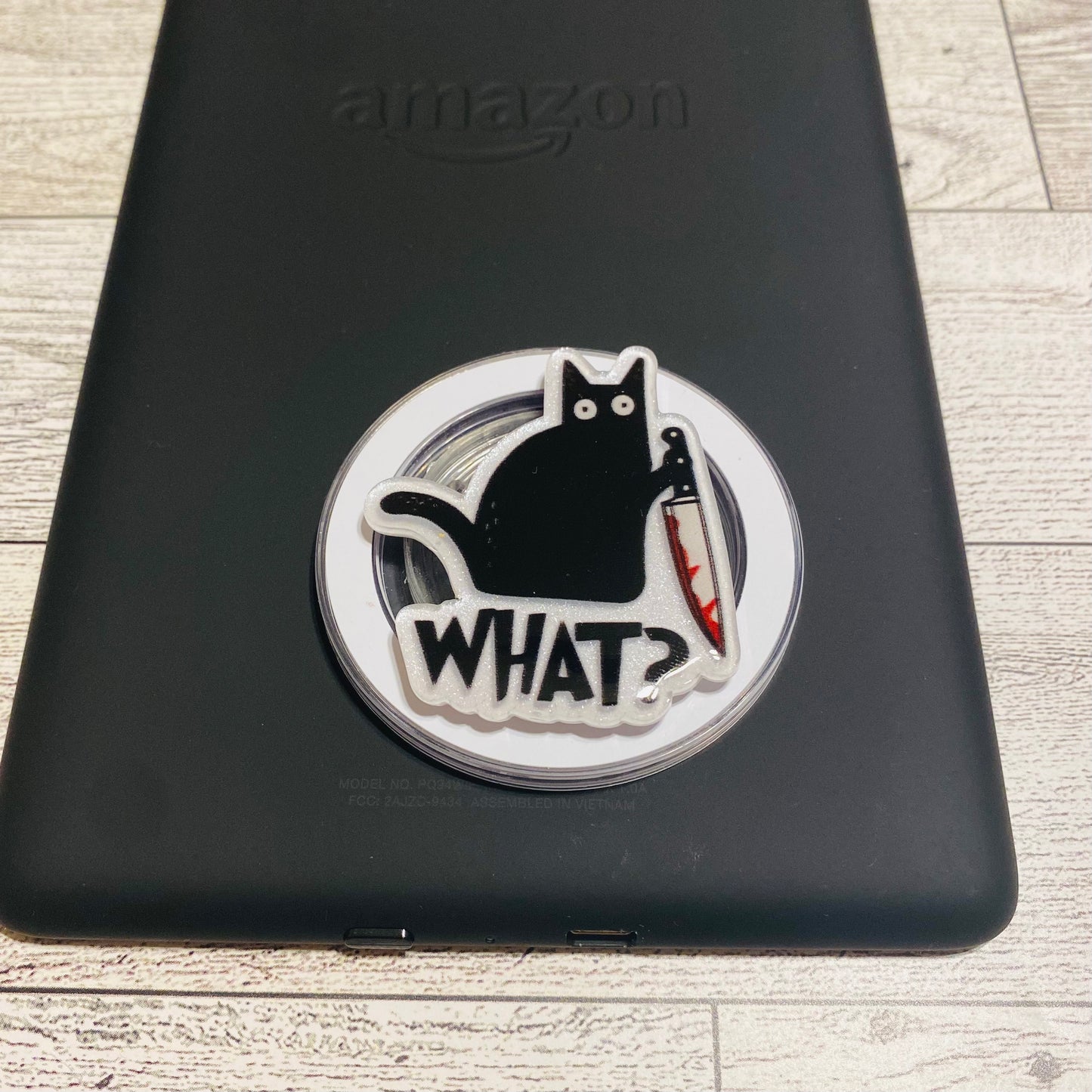 Magnetic e-reader phone grip with a black cat design on a checkered card