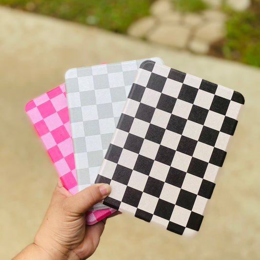 Checkered Kindle magnetic case with clear back, stand, removable back with magnet ring and handle