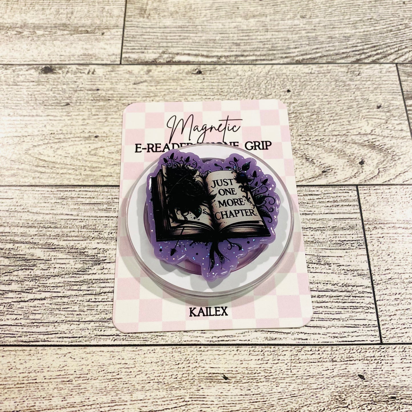 Just one more chapter, book with black roses and purple background - E-Reader, Phone, Kindle Grip for all Devices Magnetic Grip